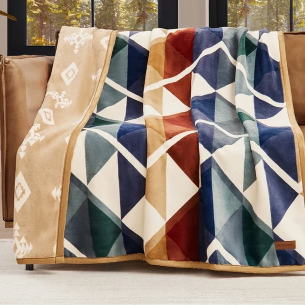 Pendleton Reversible Plush Throw Blanket - Serrado